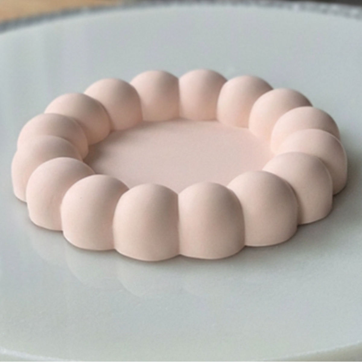 Tarjotin, pieni pyöreä, beige